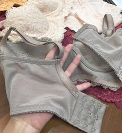 ブラジャーのホックの写真